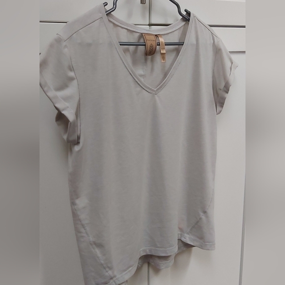 Indygena cap sleeved top - Picture 2 of 9